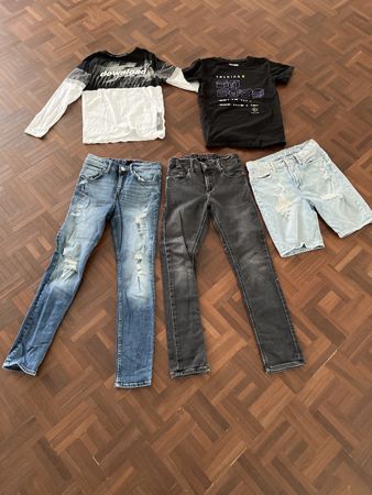 Großes Kleiderpaket in der Größe 152