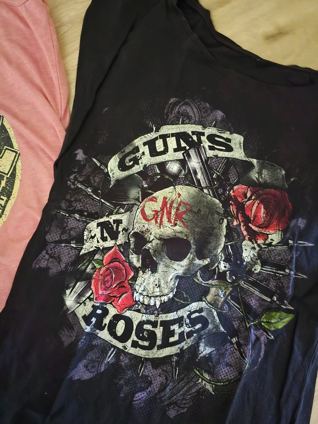 T-shirt: AC/DC Kleid, Guns n Roses Tshirt – Usato da Reute AR venduto da angelflower 2