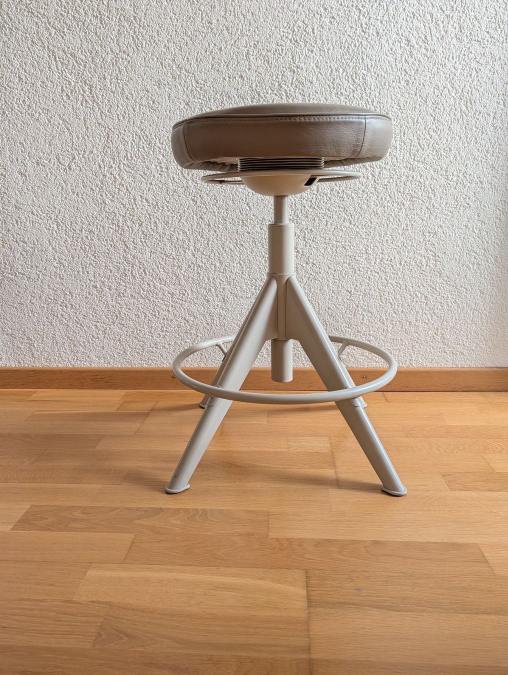 Ikea Sgabelli: Ikea Hocker Trollberget beige grau höhenverstellbar – Usato da Olten venduto da elj_6czv 1