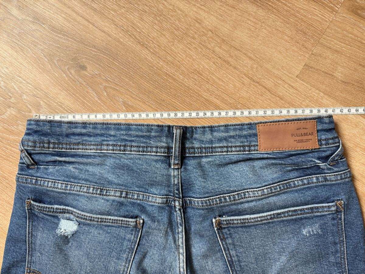 Pull&Bear Jeans: Short jean bleu slim Pull & Bear, t.42 – D'occasion à Tavannes par Thriftshop 2