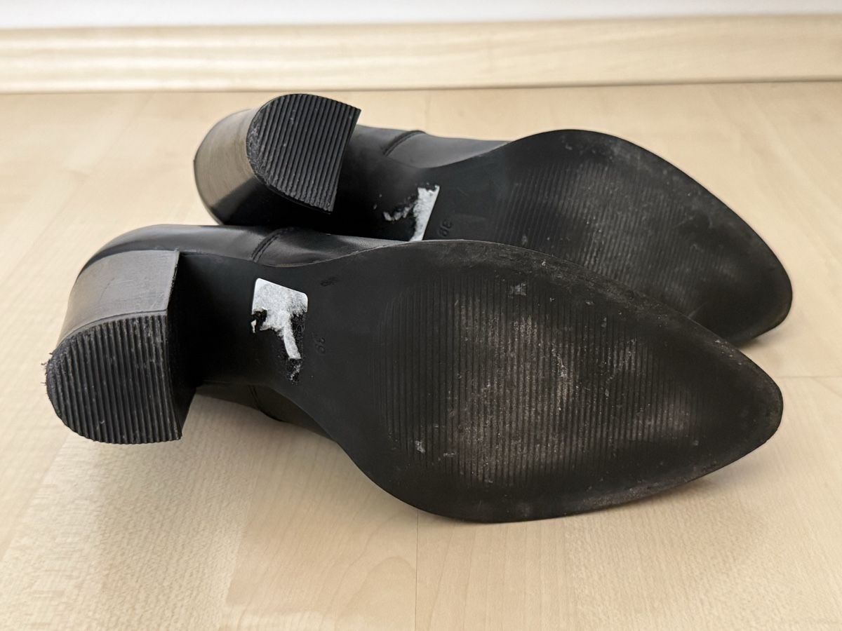 Scarpe da donna: Schwarze Stiefeletten mit Absatz – Usato da Neerach venduto da lar_tkp2 4