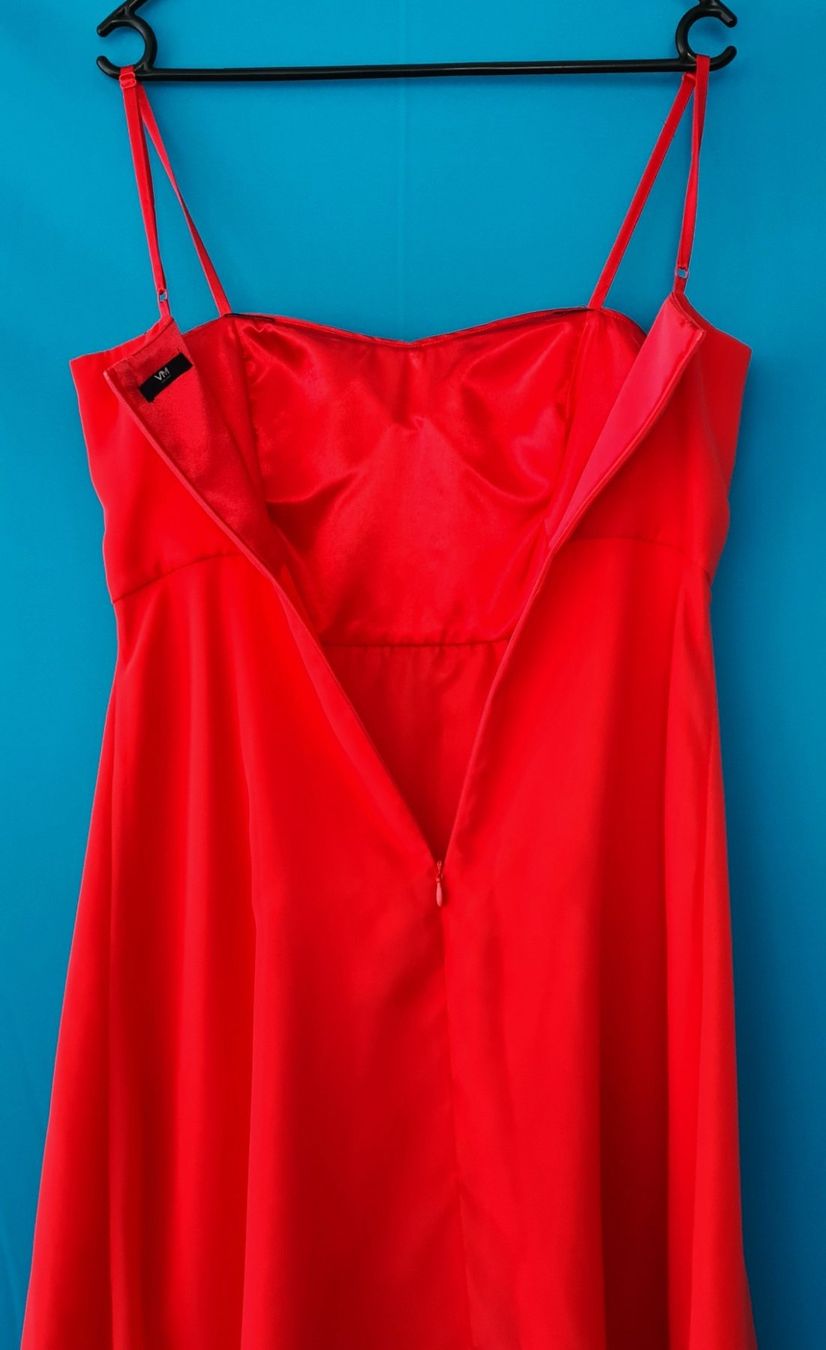 Costumi: Damenkleid Rot Grösse 36 – Usato da Saland venduto da V-Tour 2