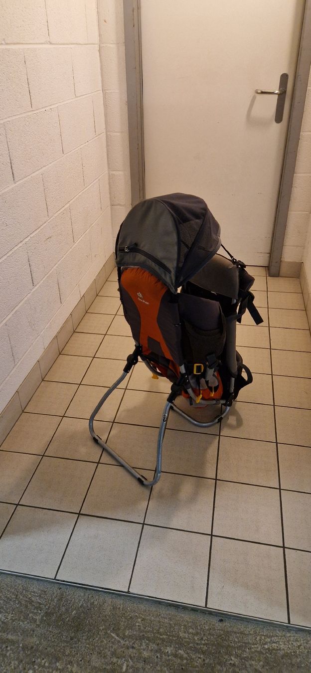 Deuter Zaini: sac a dos Deuter porte-bébé – Usato da Gland venduto da gre_hw6j 4