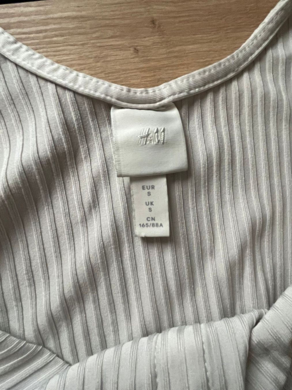 H&M Top: Body blanc à boutons H&M - S – Usato da Sion venduto da Kitty_Kat 3