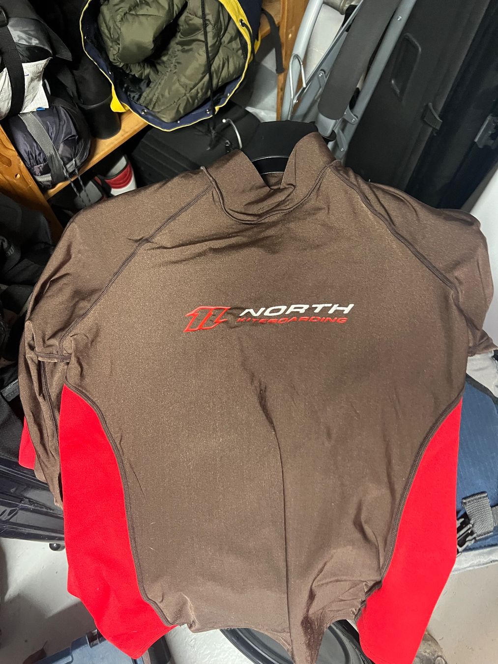 Schwimmwesten: Lot Surfstuff 2 Schwimmwesten und ein langarmshirt – Gebraucht aus Egg b. Zürich von SwissTradingAgency 2