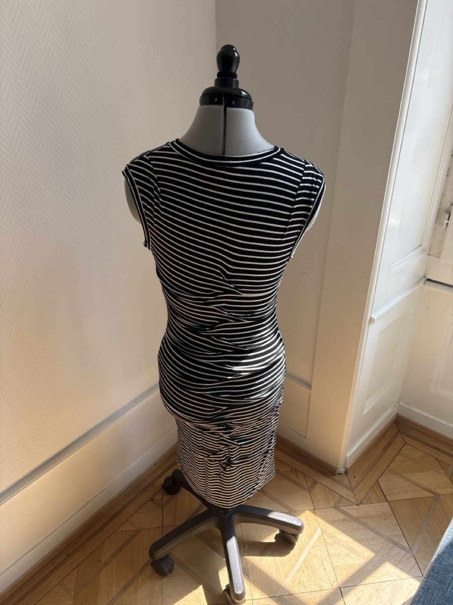 Vestiti: Robe rayée noire et blanche taille S bon état – Usato da Genève venduto da fan_5n8s 4