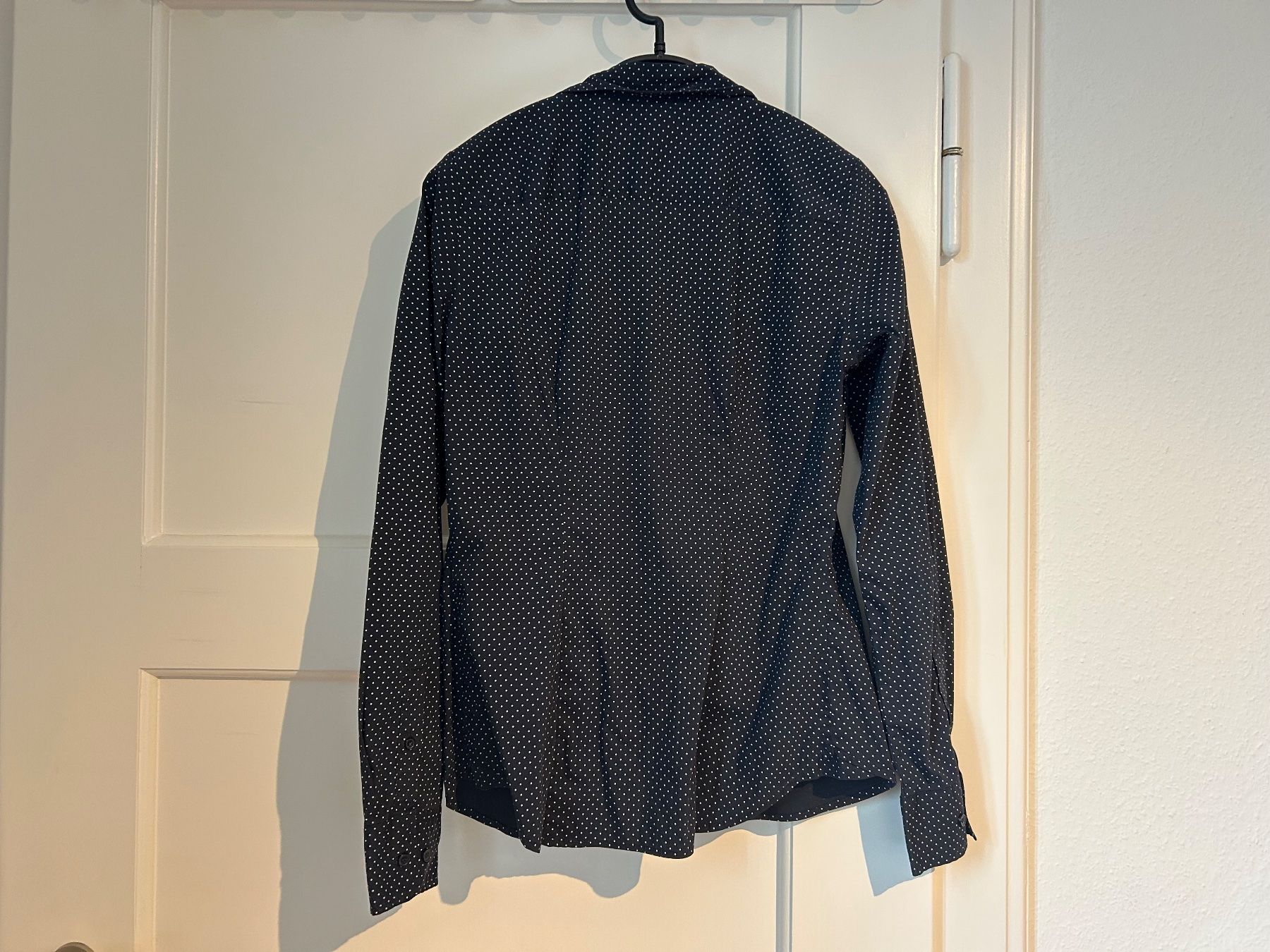 H&M Blusen: Dunkelblaue Bluse mit weissen Punkten Gr. 36 – Gebraucht aus Zürich von la_222 1