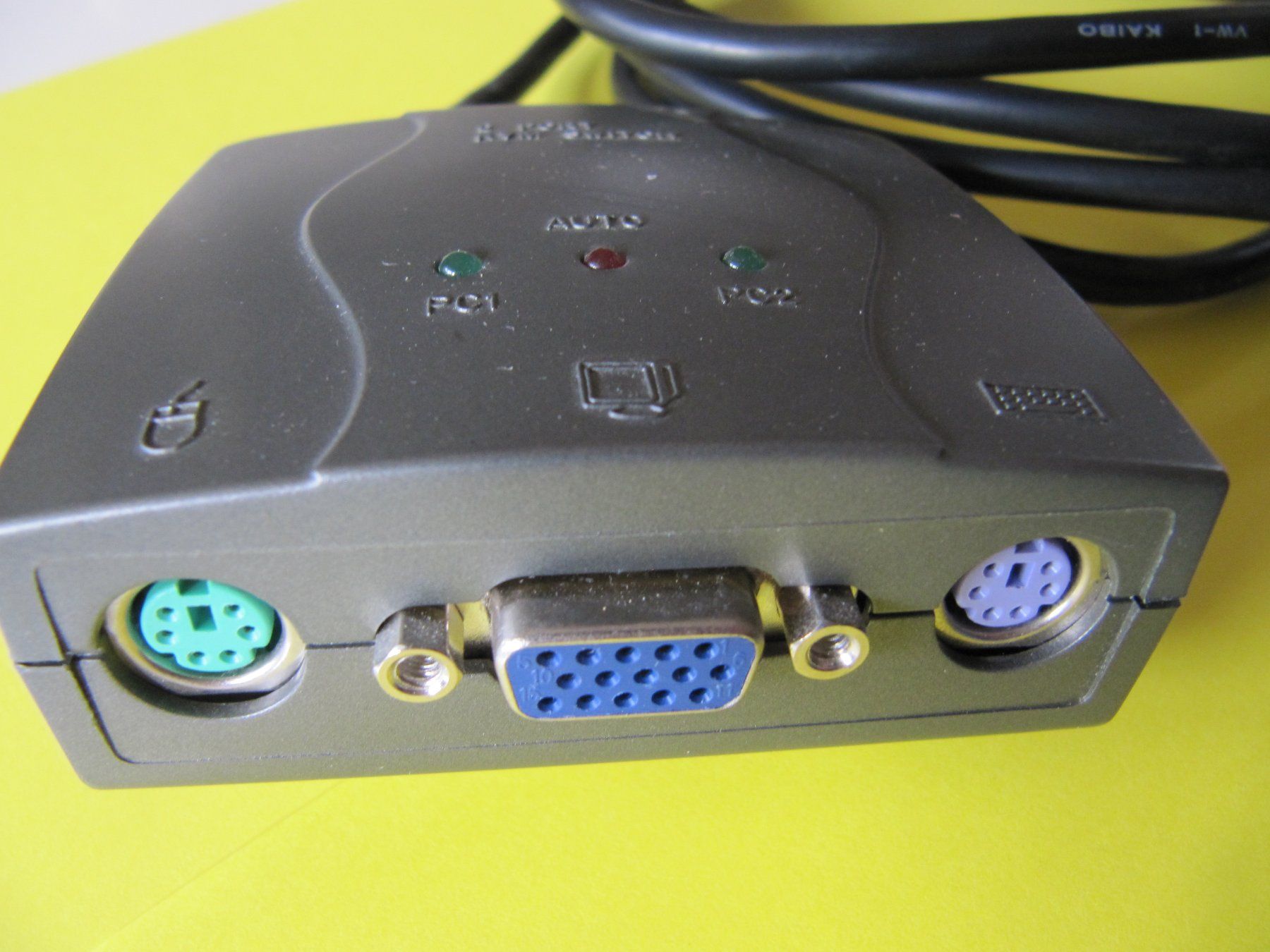 Laufwerke & Adapter: 2 Port KVM SWITCH  # T 7 – Gebraucht aus Basel von Kuba2 1