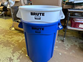 2Stk. neue Wertstoffsammler Brute, Polyethylen, rund, 121 l