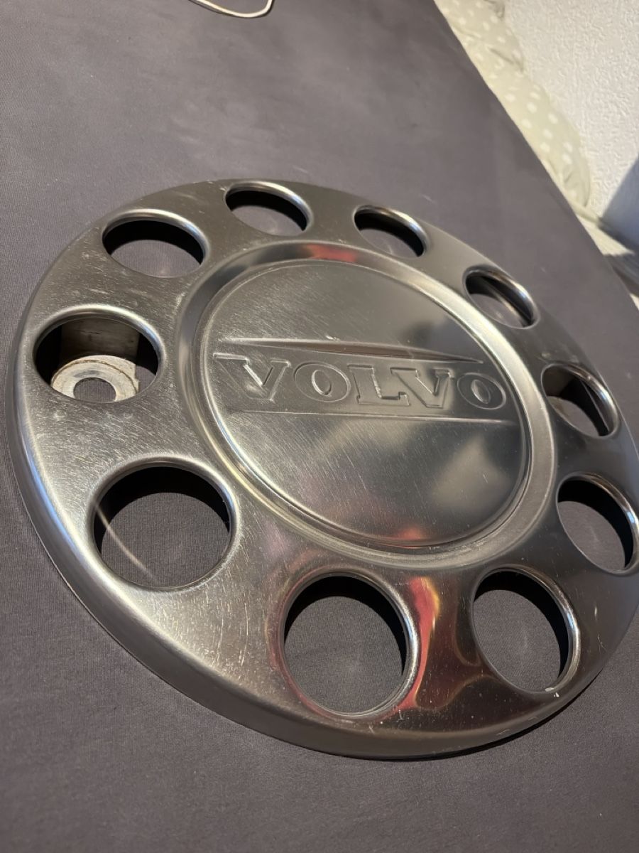 Volvo Felgen: Volvo Radkappen Set (2 Stk.) – Gebraucht aus Hemmiken von Floh93 2