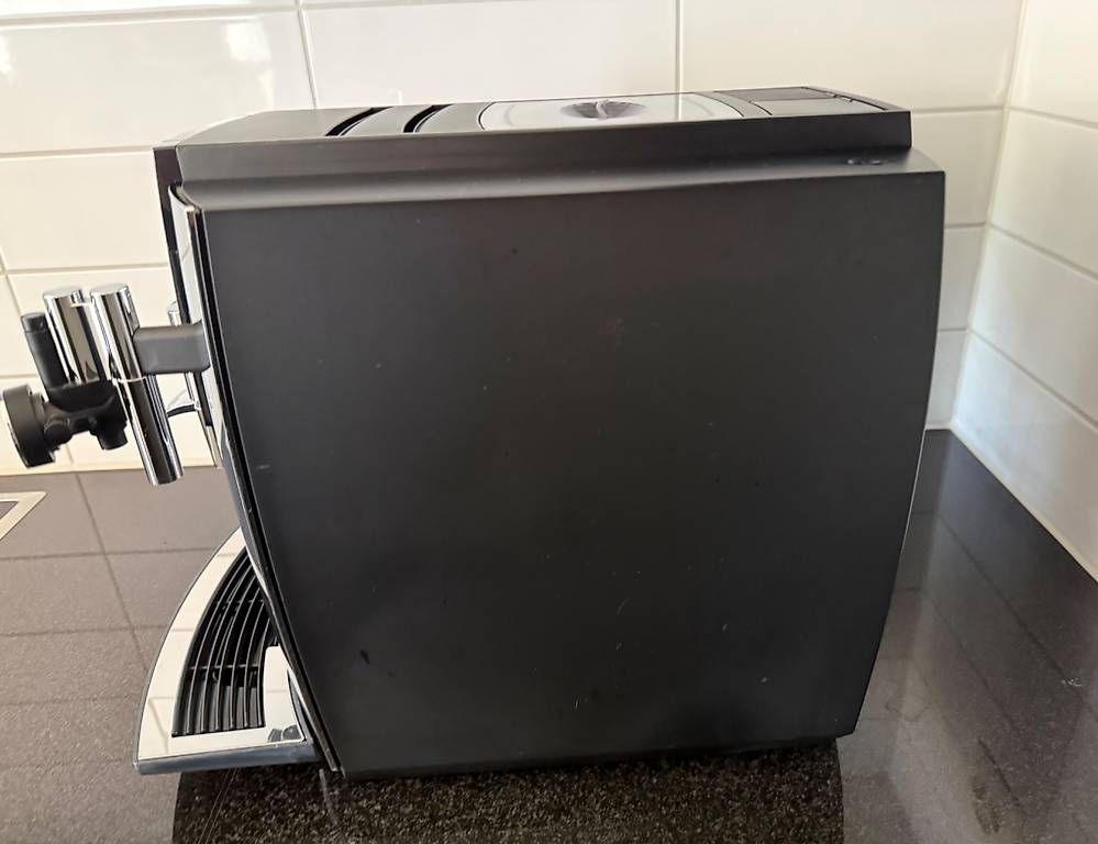 Jura Macchine per caffè & Macchine per espresso: Jura E800 Kaffeemaschine – Usato da Regensdorf venduto da Vastese 3