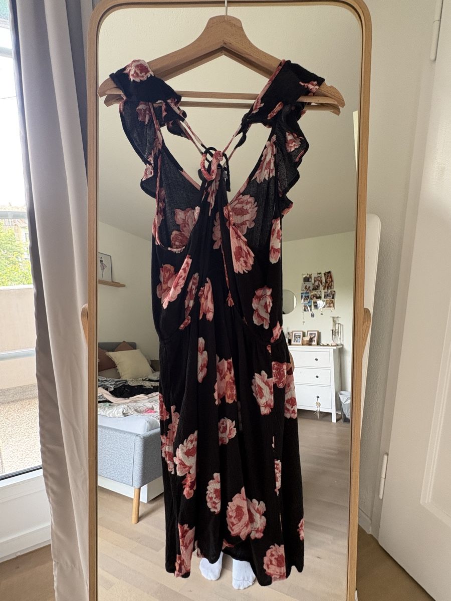 Robes: Kleid BECOOL Blumenmuster – D'occasion à Bern par Janina.Leandra 2