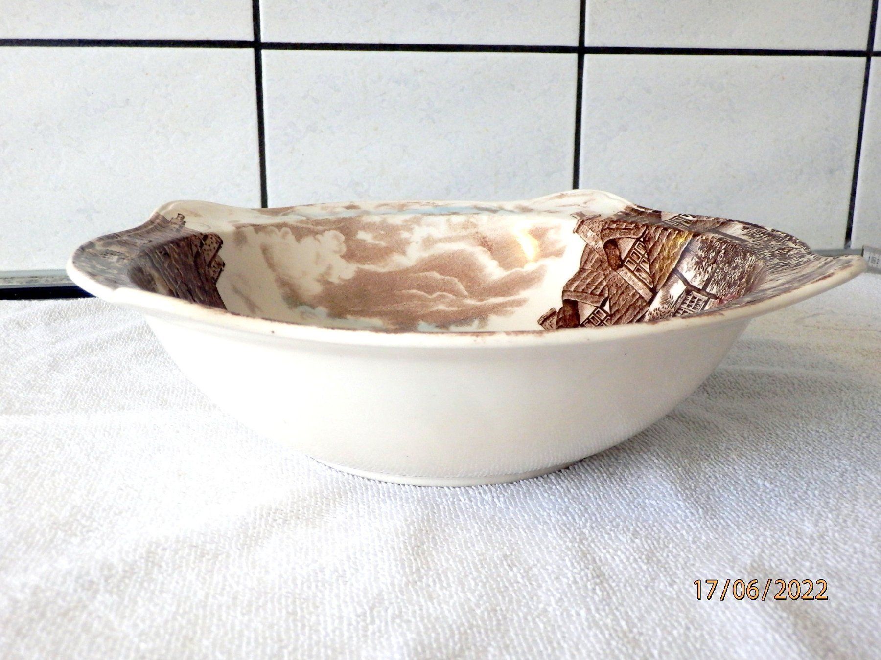 Johnson Brothers Schalen: Früchte- oder Gemüseschüssel, Old English by Johnson Bros – Gebraucht aus Ueberstorf von dinbau