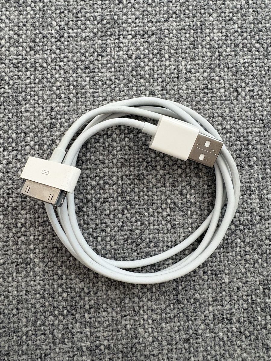 Apple Cavi: Apple Ladekabel 30-Pin für iPhone 1. Generation – Usato da Basel venduto da goofy2011