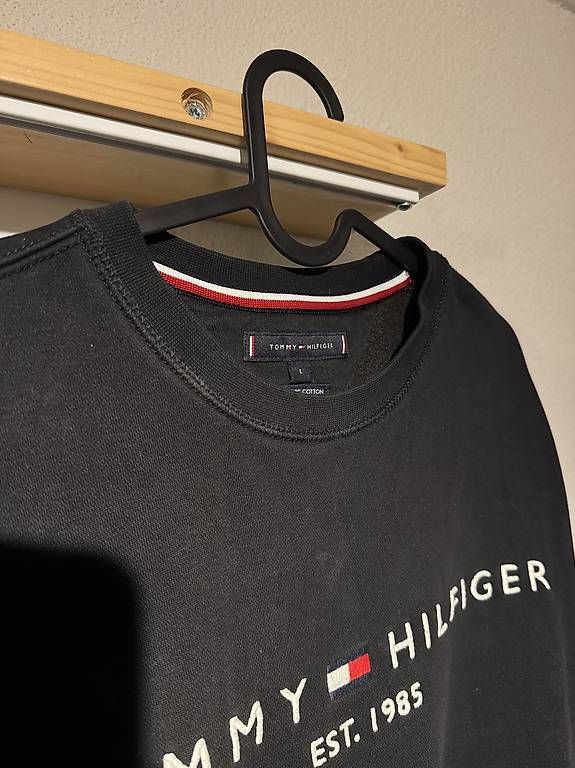 Pulls & Sweat-shirts: Pullover Tommy Hilfiger L – D'occasion à Triengen par Ike67 1