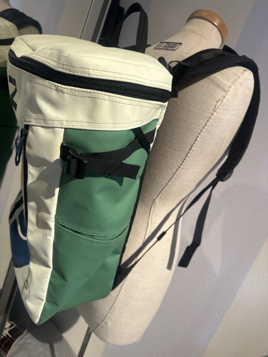North Face Zaini: The North Face Fuse Box Rucksack 30L  – Usato da Bassersdorf venduto da Ayumiyamaguchi 1