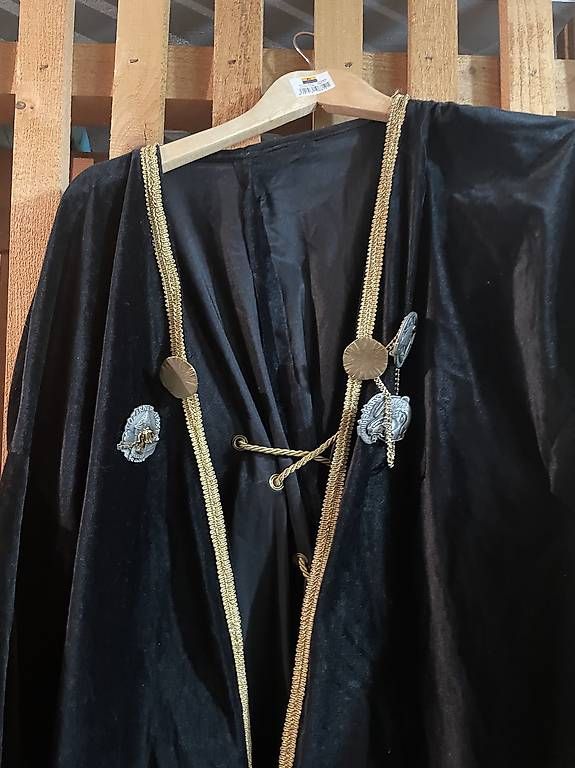 Costumes: Fastnachtskleider div – D'occasion à Luzern par jak_xx9s 1