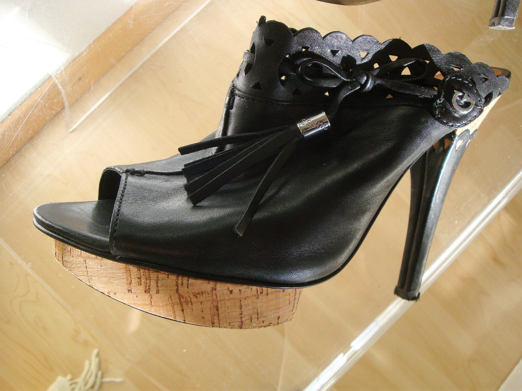 Guess Chaussures femmes: GUESS PLATEAU-SANDALETTEN – D'occasion à Eschenbach SG par Lady020 6
