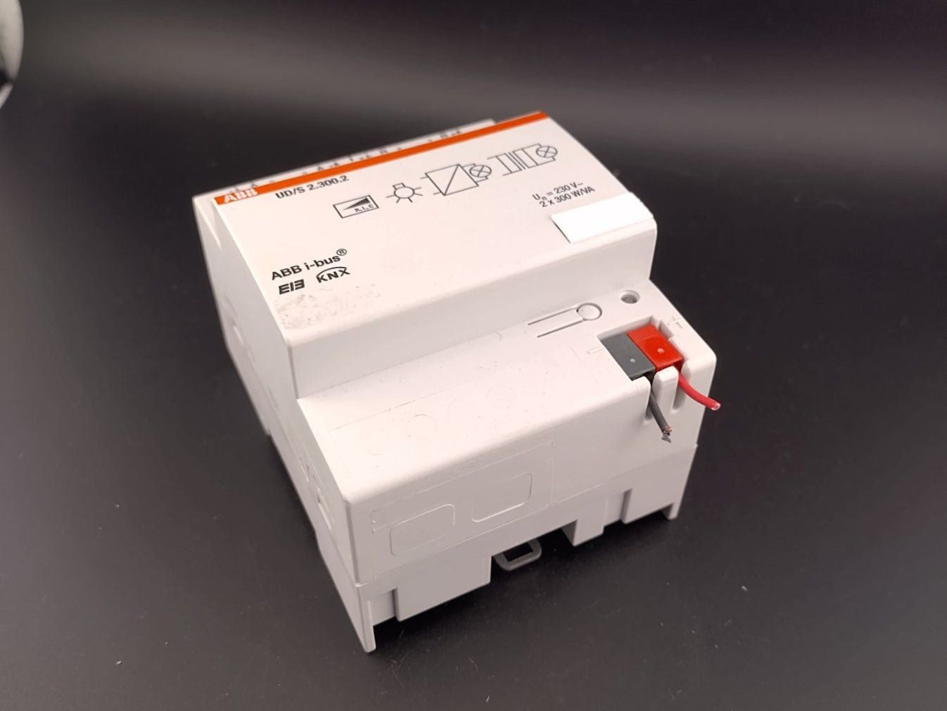 ABB Interruttori: ABB UD/S 2.300.2 KNX Dimmaktor – Usato da Winterthur venduto da Hint17 4