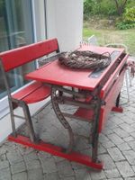 Alte rote Schulbank
