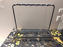 Stabiler Gitarrenständer, Platz für mehrere Gitarren 