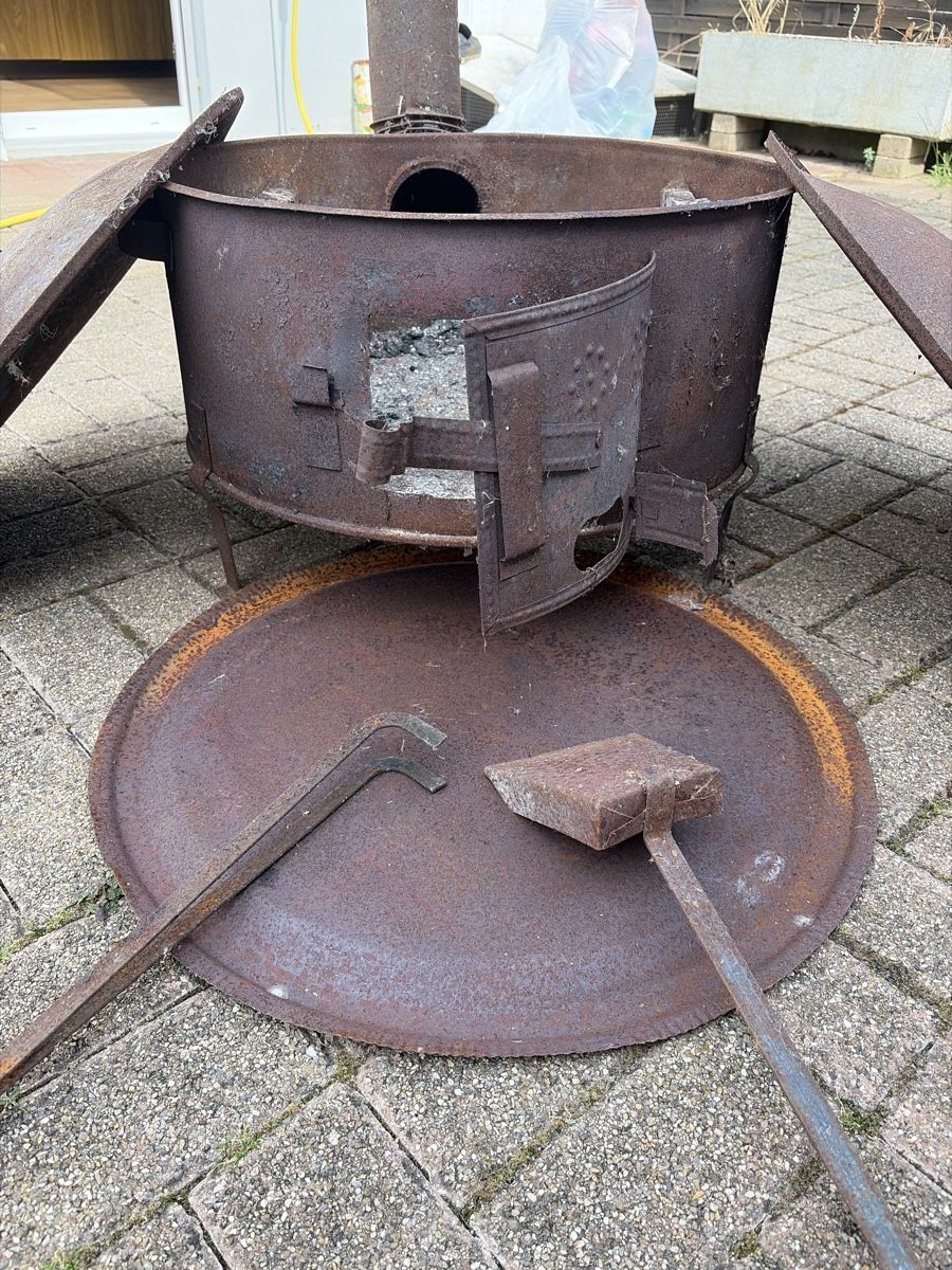 Feuerschale: Alte Feuerstelle mit Zubehör – Gebraucht aus Füllinsdorf von HESETIBS 2