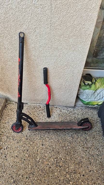 Kickboard: Trotinette MGP avec pegs – Usato da Lutry venduto da and_25nt