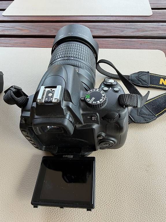 Nikon Kamera: Spiegelreflexkamera Nikon D5000 mit Blitzgerät – Gebraucht aus Küssnacht am Rigi von joh_j7dl 2