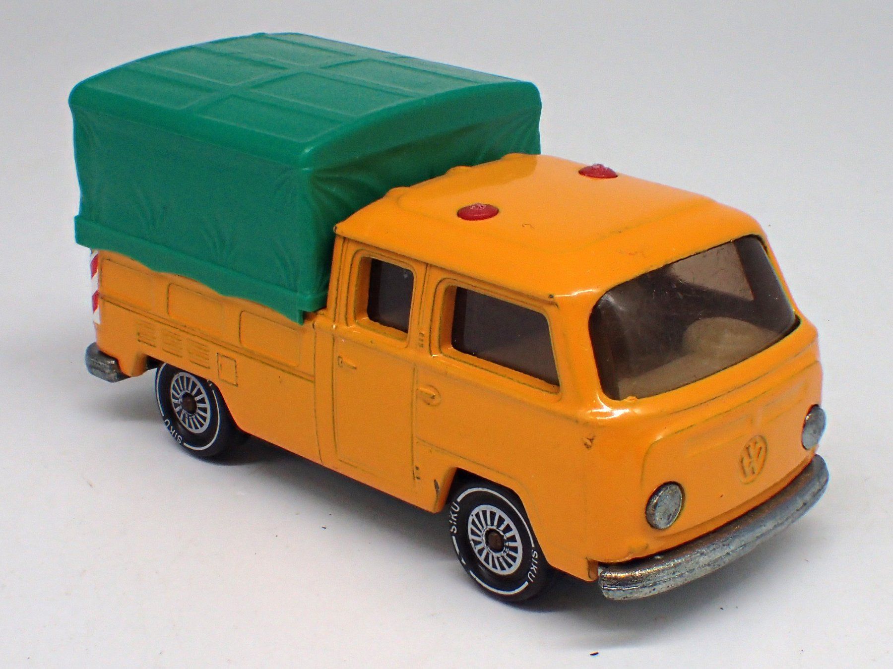 Siku Modellini d'auto: Siku 1331 - VW T2 Pritsche orange – Usato da Ostermundigen venduto da archeopteryx