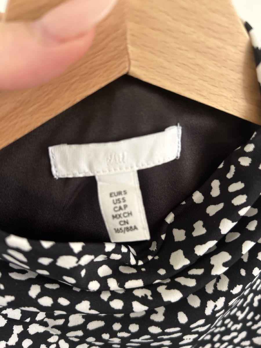 H&M Robes: H&M polyester dress black and white  – D'occasion à Zürich par Chiara_mc 4