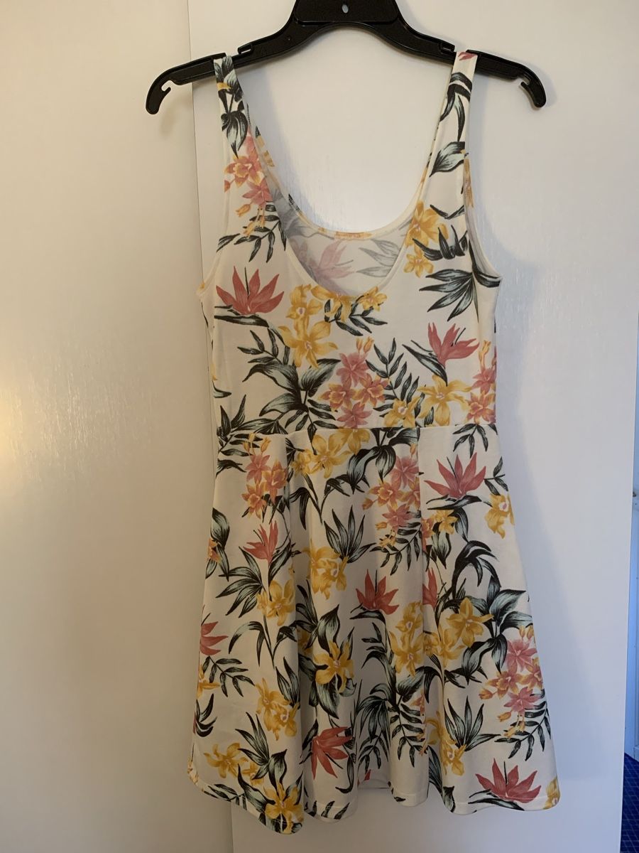 Kleider: Sommerkleid Blumenmuster Grösse 38 – Neu (gemäss Beschreibung) aus Solothurn von amelie.br 1