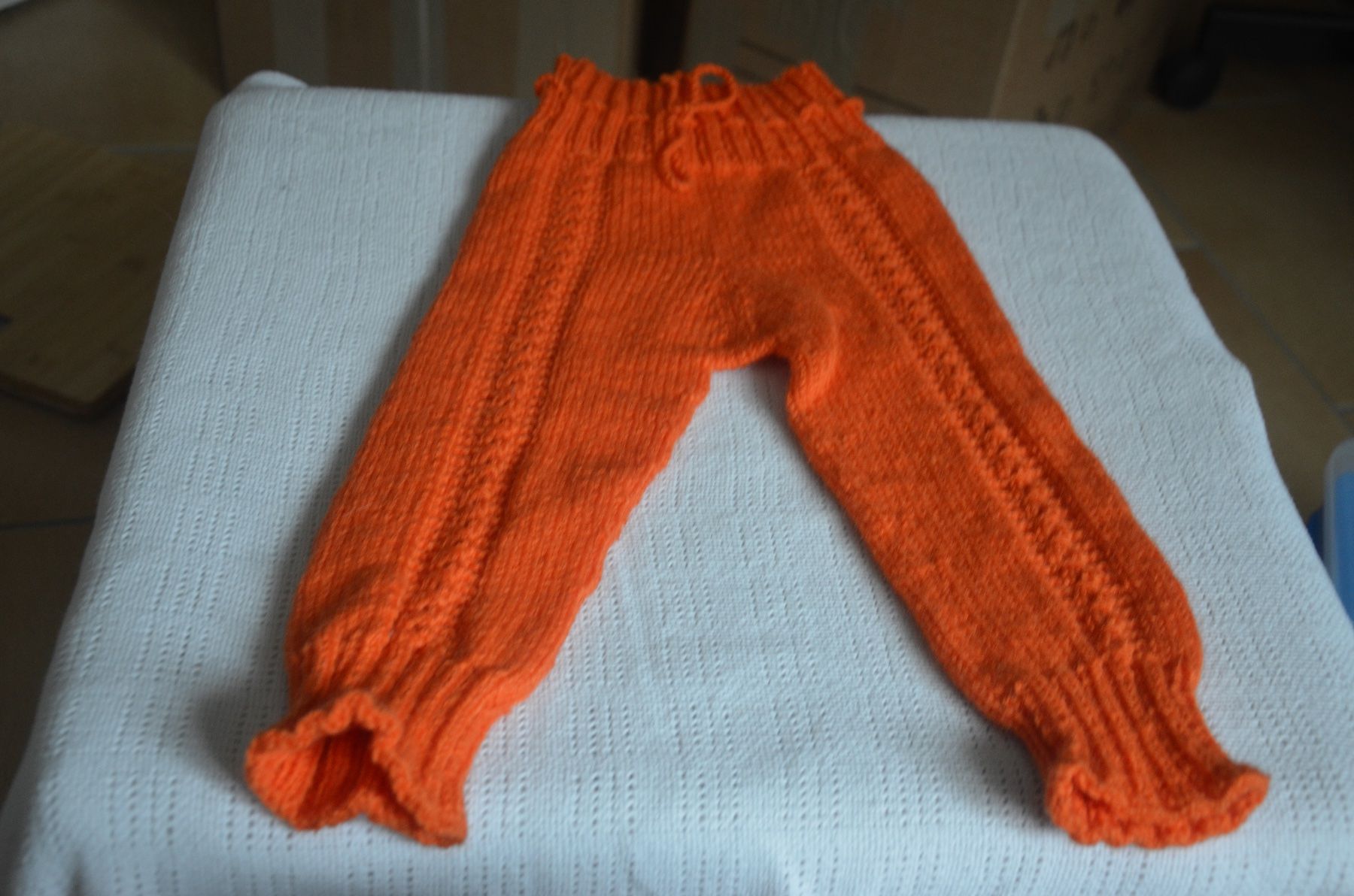 Pantaloni: TAILLE 74 - HOSE NEU - HANDARBEIT – Nuovo e nell'imballaggio originale da Chiasso venduto da Dolly015