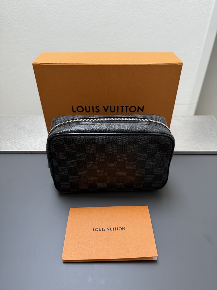 Louis Vuitton Custodie per cosmetici: Louis Vuitton Kulturtasche PM – Damier Graphite – Nuovo (secondo la descrizione) da Felben wellhausen venduto da To.el