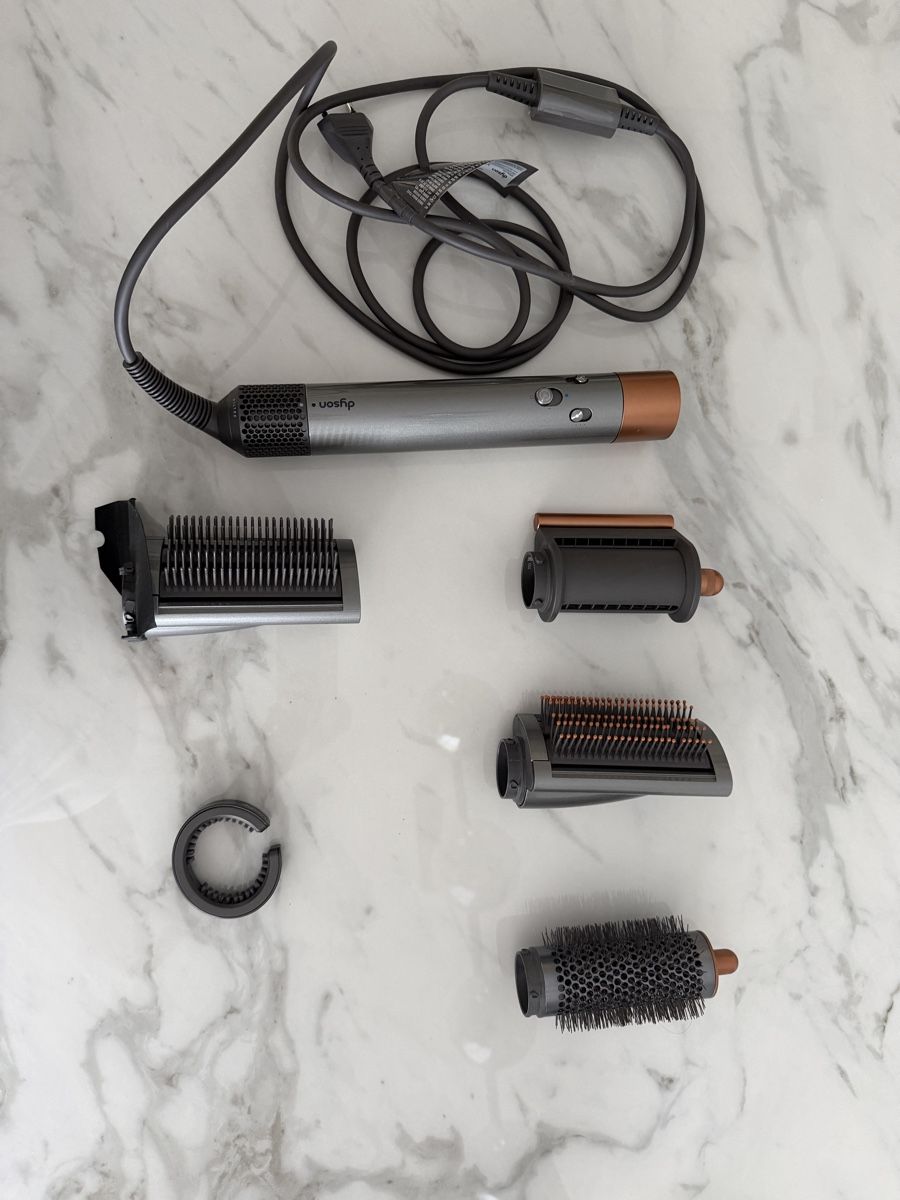 Dyson Sèche-cheveux: Dyson Airwrap  – Neuf (Voir description) à Perlen par fat_qr2h