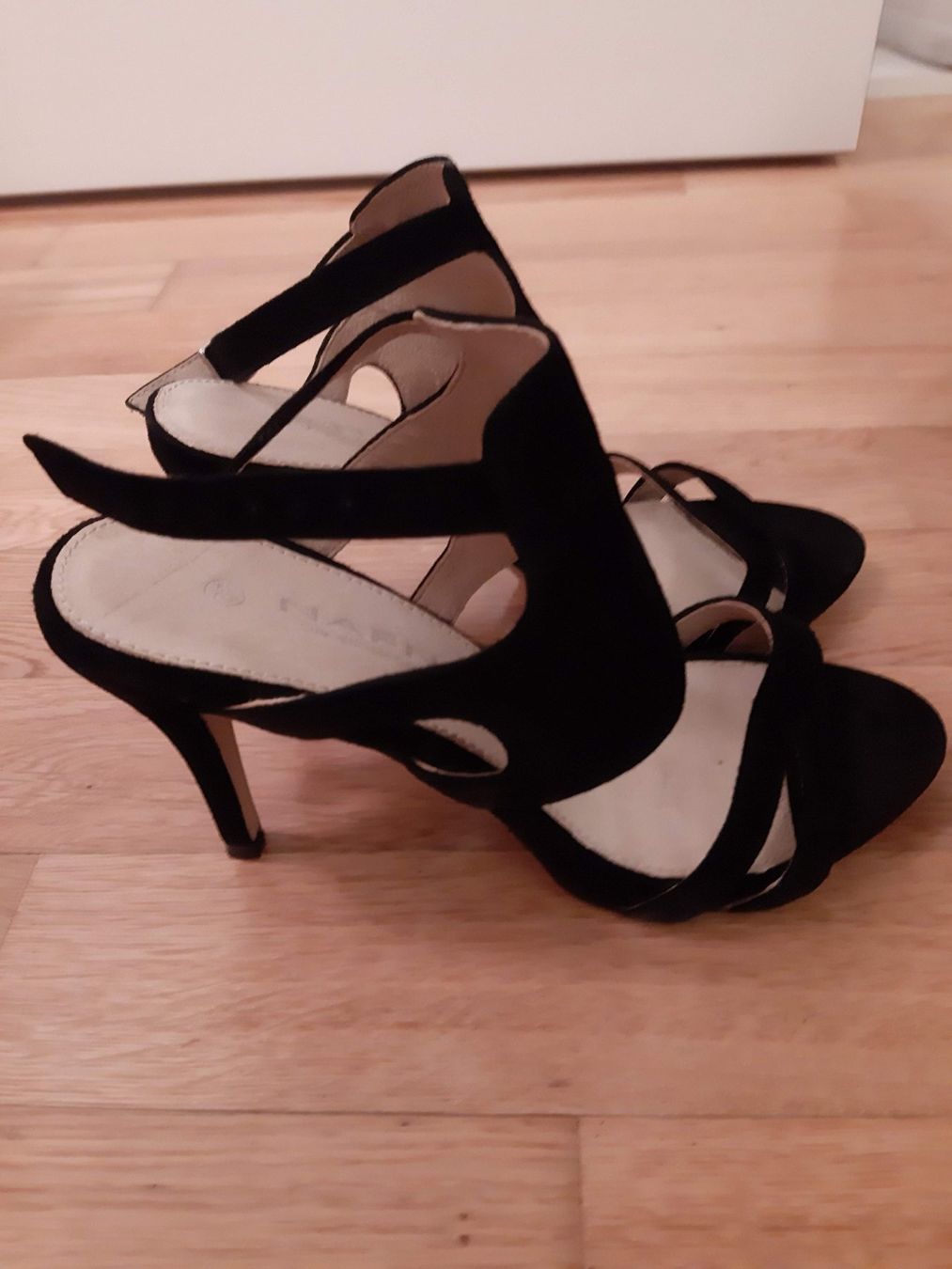 Nafnaf Damenschuhe: Naf Naf Sandale mit Absatz Gr. 37 – Neu (gemäss Beschreibung) aus Glattpark(Opfikon) von Anastasiad 1