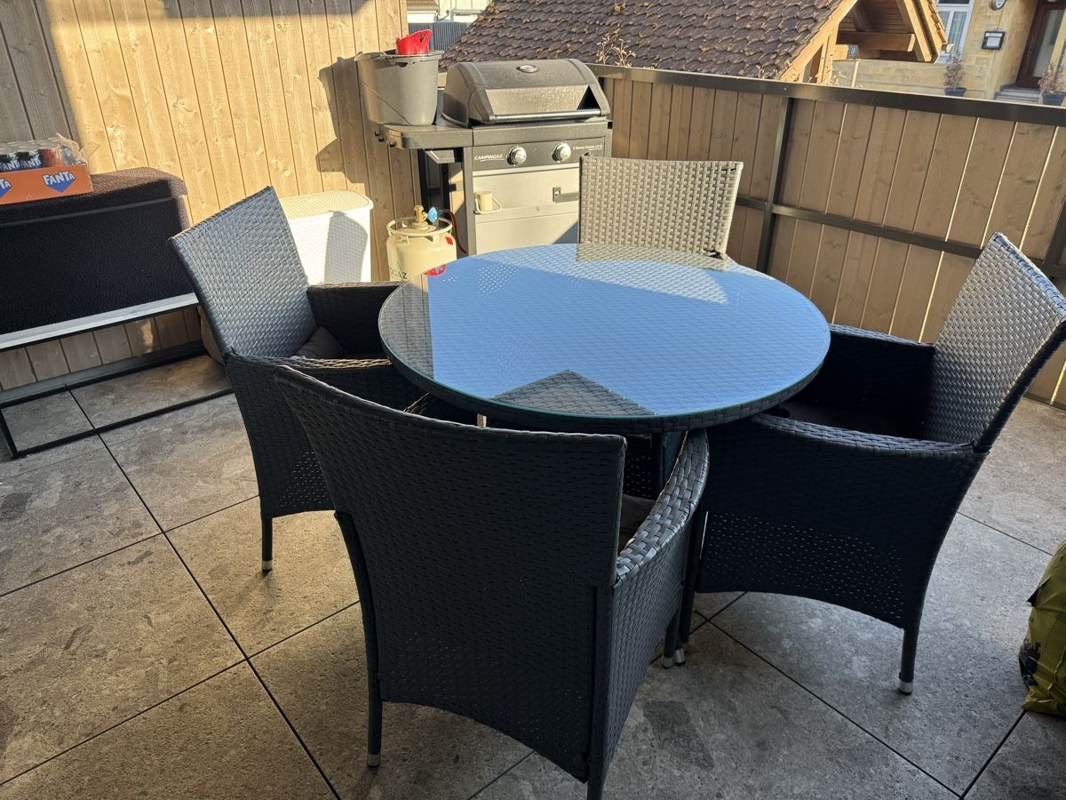 Set tavolo e sedie: Gartenmöbel – Usato da Starrkirch-Wil venduto da Sel-ma 1