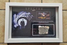 JAMES BOND.  Morceau du mur de la scène finale de Spectre