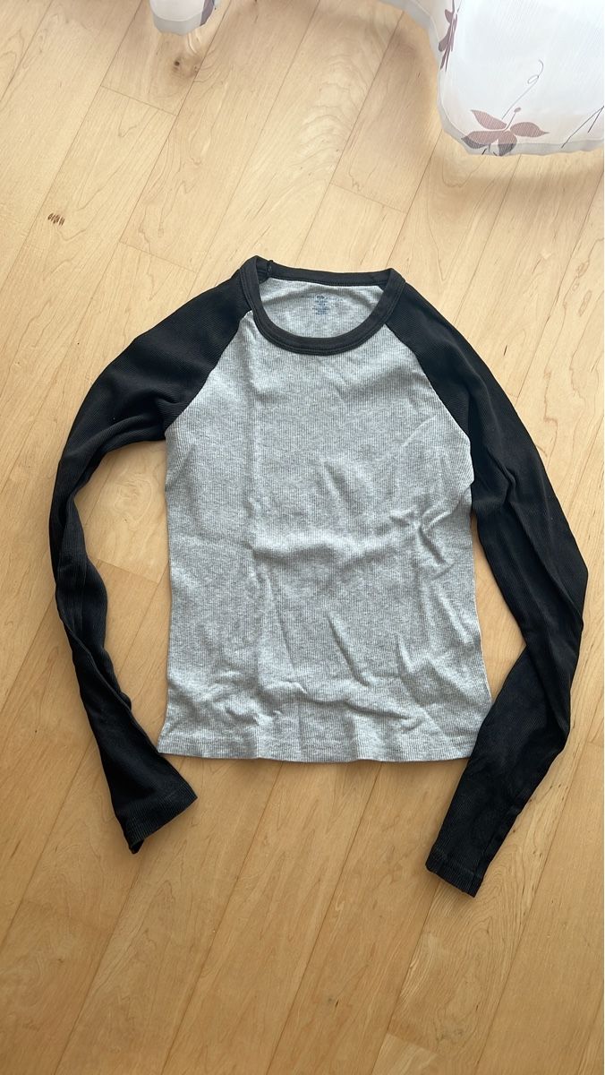 Brandy Melville Maglioni & Felpe: Langarmshirt Grau Schwarz gebraucht – Usato da Inwil venduto da Ayrine2026