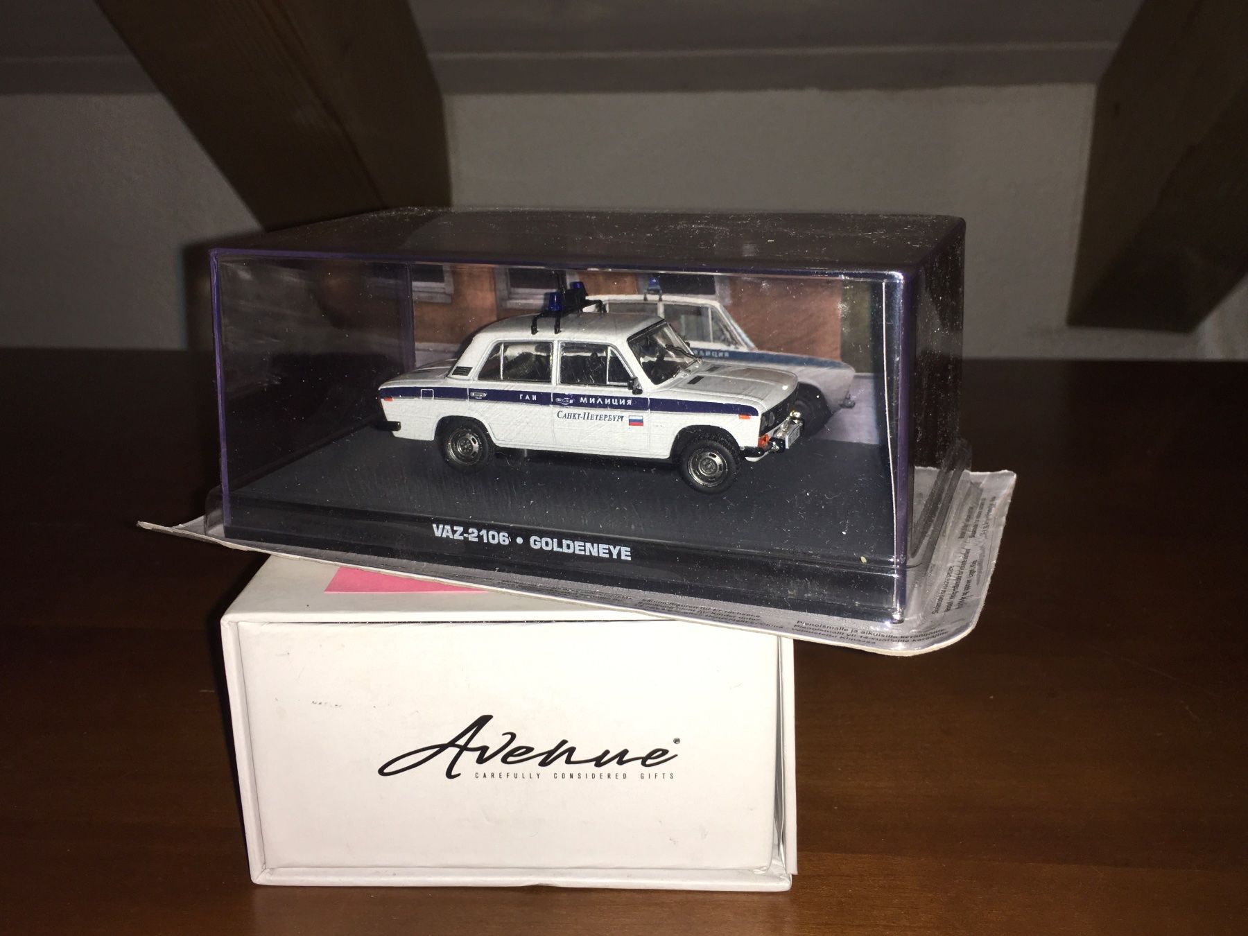 Modellini d'auto: VAZ 2106 - 1/43 Goldeneye - Bond – Nuovo (secondo la descrizione) da Wohlen AG venduto da PrivatSammlung