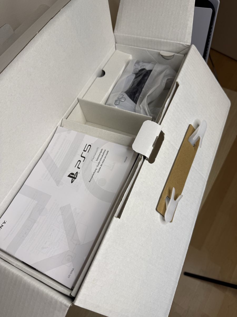 Sony Console: Sony Playstation 5 Disc Edition + inkl- 2 Controller – Usato da Spreitenbach venduto da momo5_5 4
