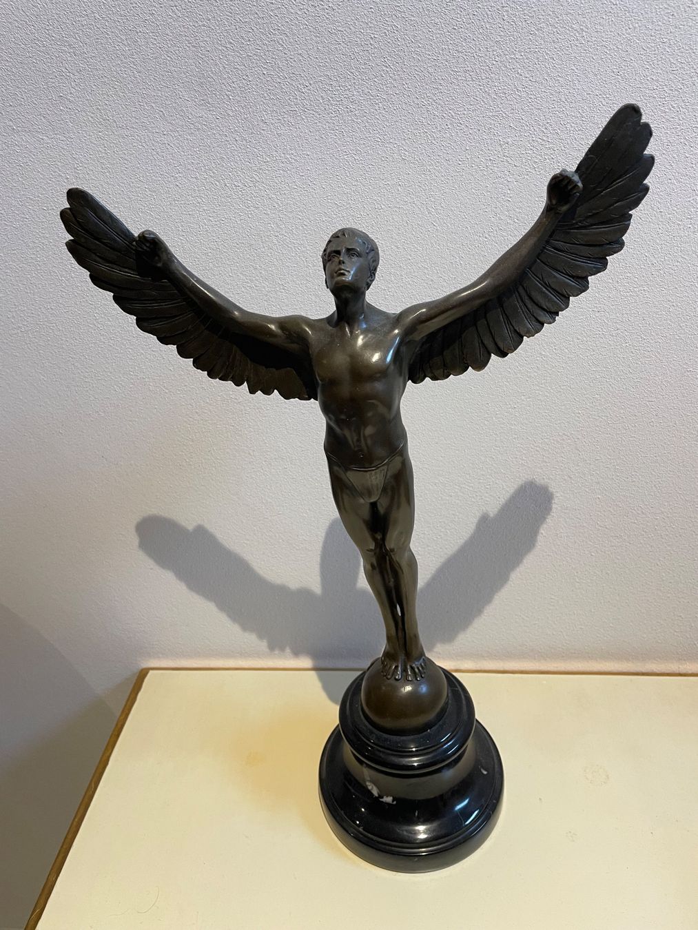 Skulpturen & Statuen: Wunderschöne Ikarus-Bronzeskulptur - Signiert/Stempel! – Gebraucht aus Fidaz von Montifino
