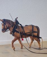 Pferdegespann - Zugpferd mit Holzschlitten