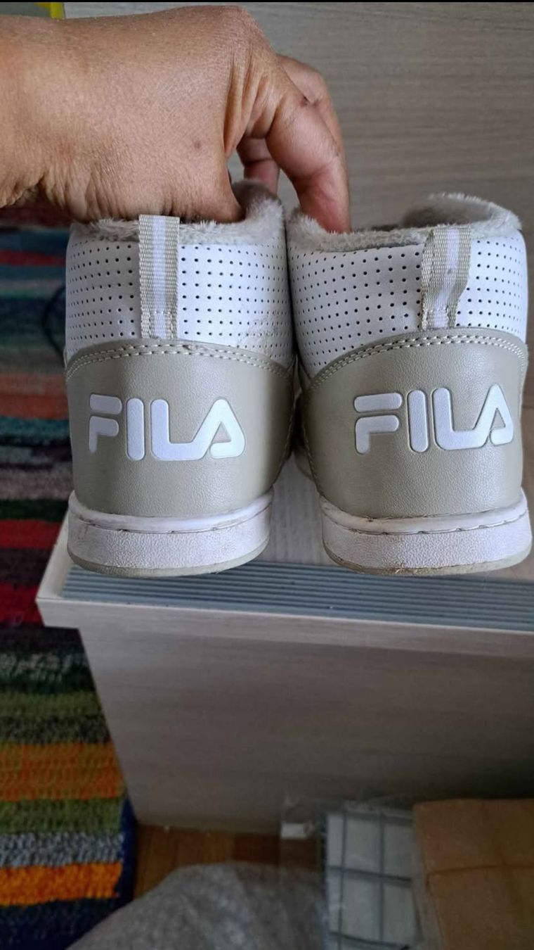 Fila Scarpe per ragazzi: fila ,chaussures taille 34, bon état – Usato da Meyrin venduto da Zahra011 1