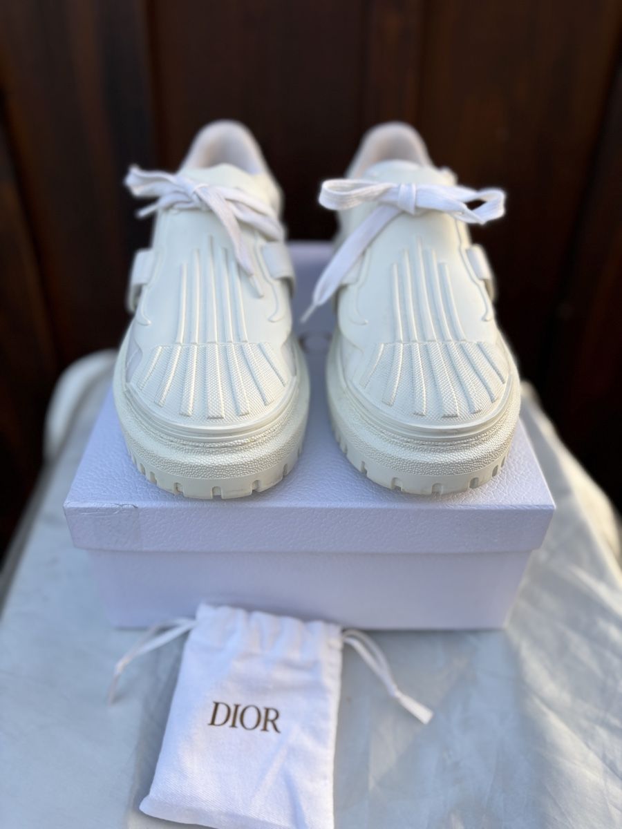 Dior Chaussures femmes: Dior Sneaker ID Weiss Leder Grösse 39,5  – D'occasion à Oberwil BL par daniellea_k 1