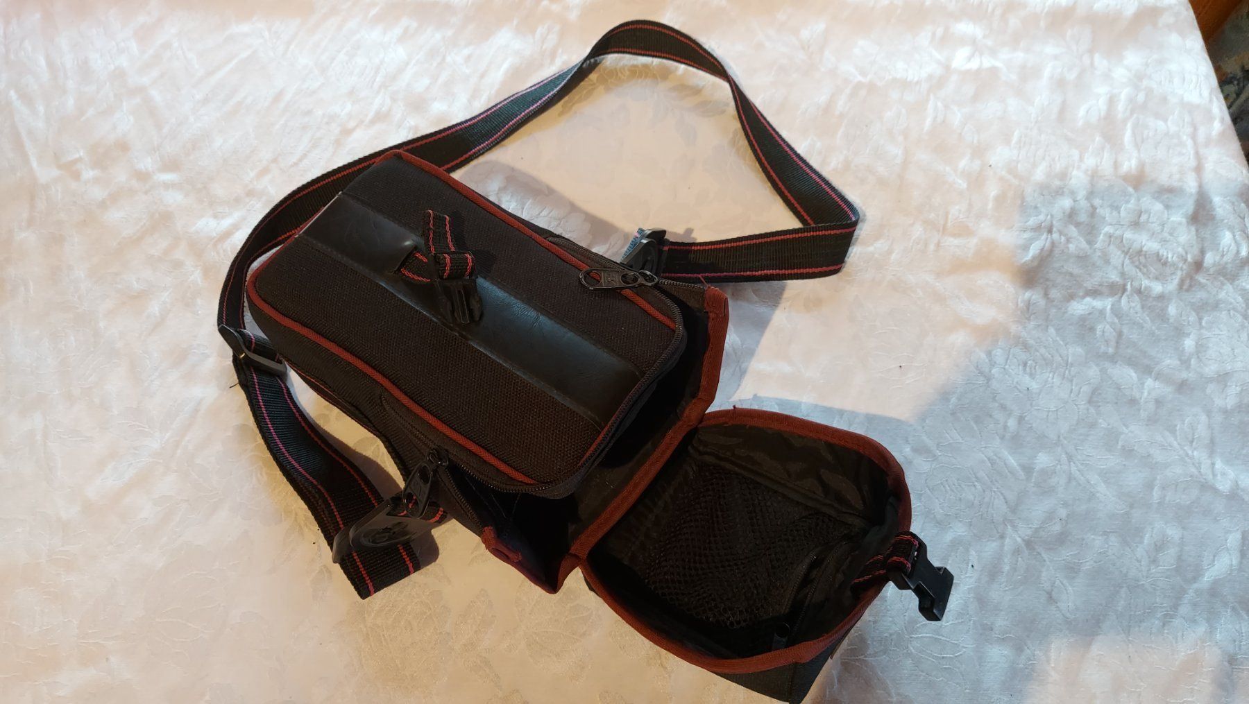 Borse: Tasche für Video-  oder Fotokamera – Nuovo (secondo la descrizione) da Gunten venduto da Muggemus 2