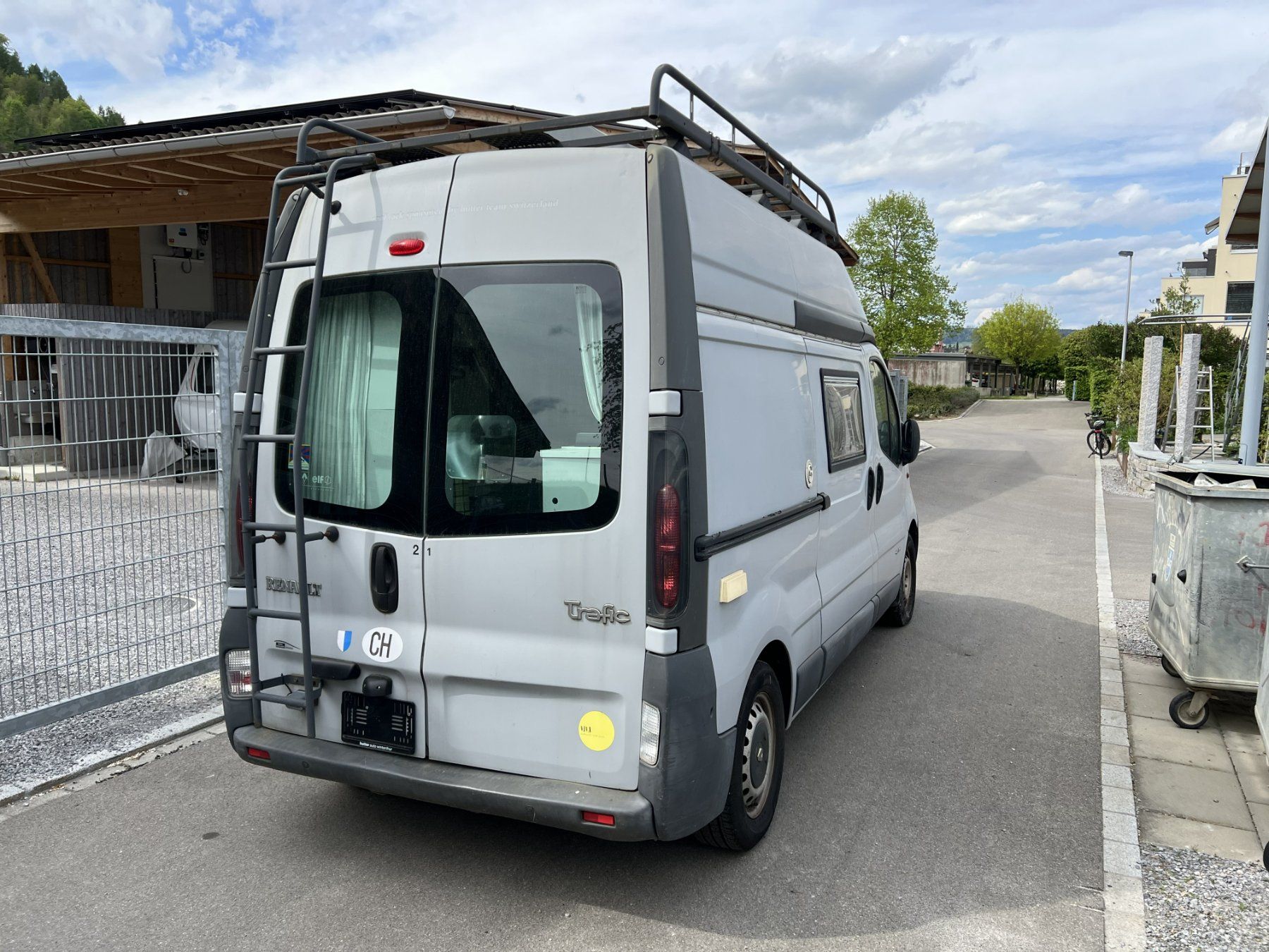 Renault Veicoli da campeggio: Renault Trafic Camper überhöht lang – Usato da Eglisau venduto da ehutter2 2