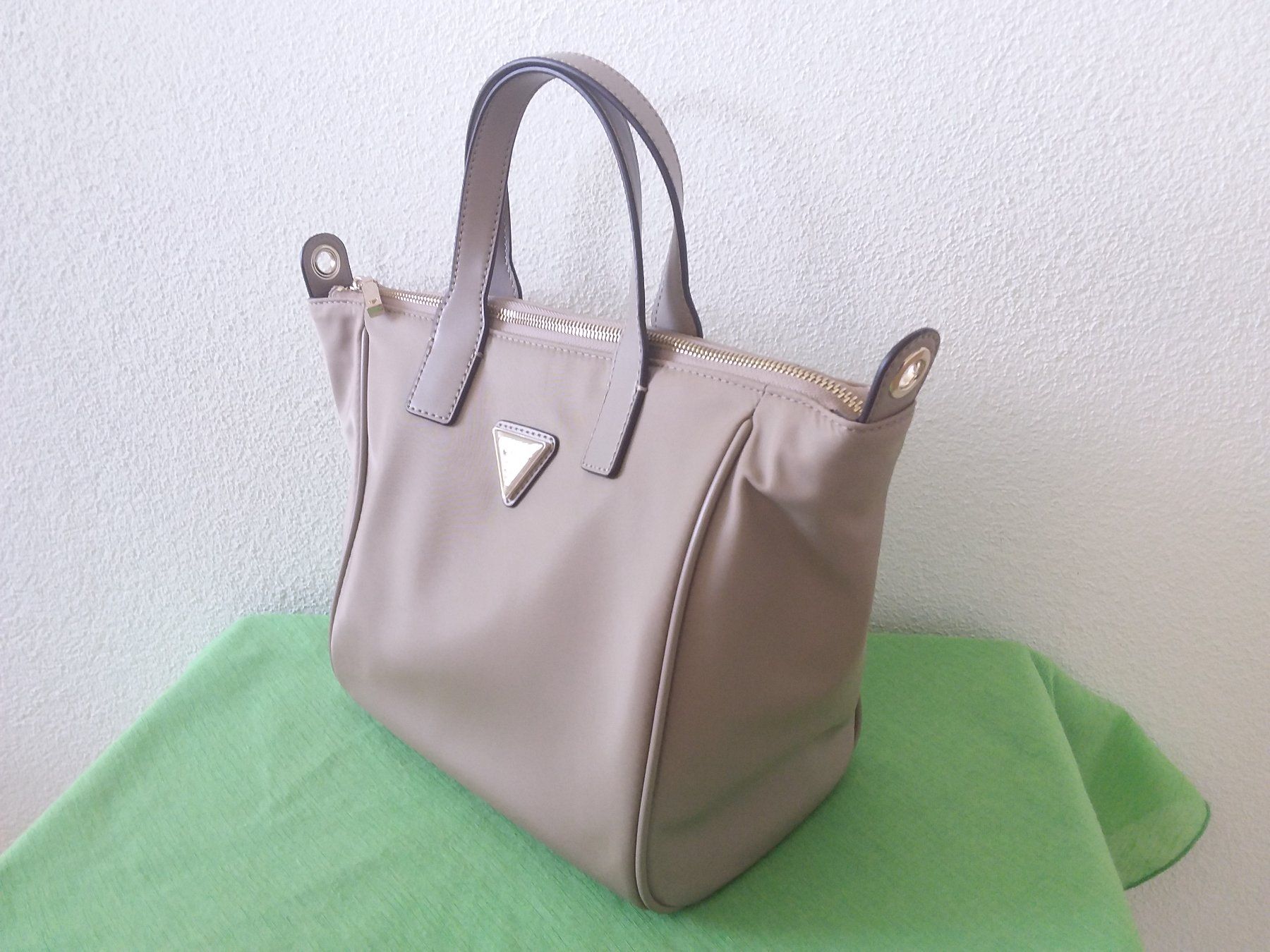 Guess Borse da donna: GUESS Handtasche – Usato da Uitikon Waldegg venduto da Risibisi7 1