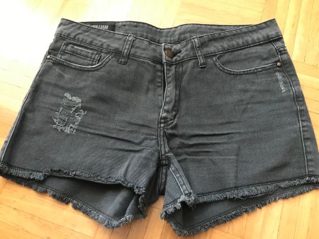 SHORT  *WILLIAM RAST*