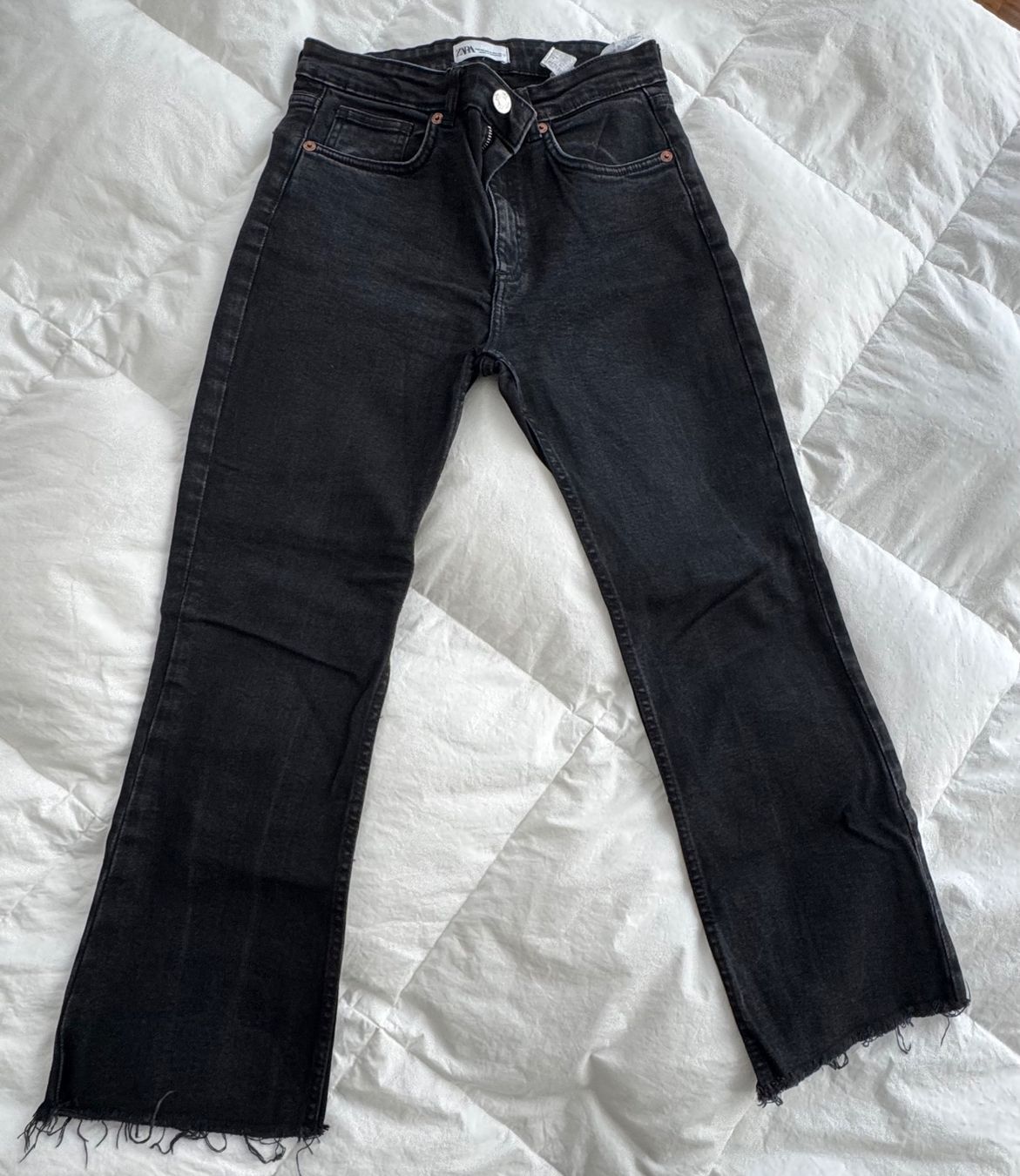Zara Jeans: Black High Waisted Crop Flared Jeans – Usato da Zürich venduto da Tanja_G88