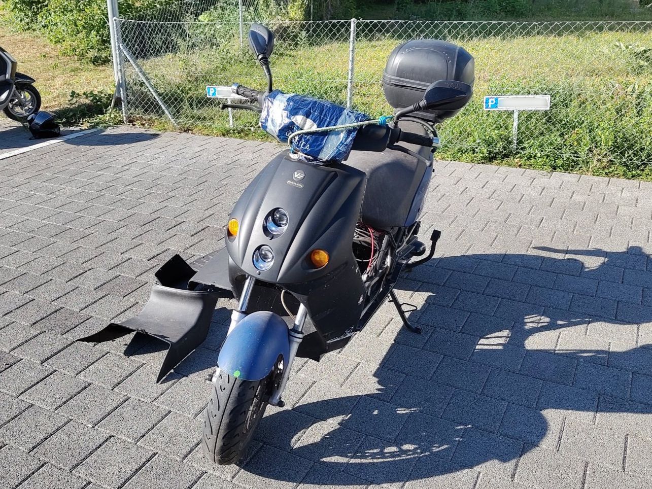 Scooter: Vengo V100 Elektroroller (Defekt) – Difettoso da Uetikon am See venduto da noa_5vzd 1